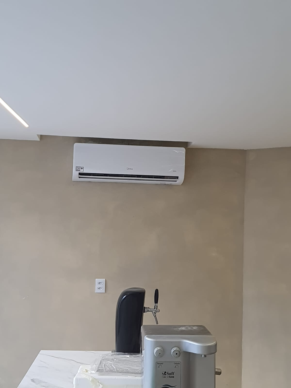 Ar condicionado Midea em sala