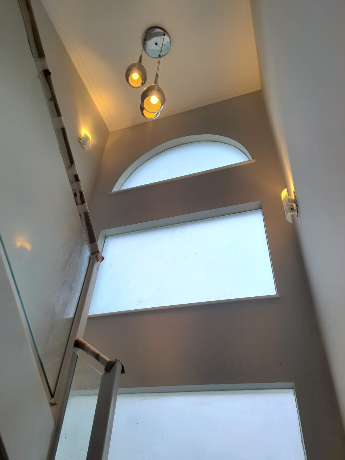 Iluminação de escada com pendente