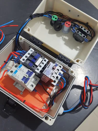 Montagem de comando elétrico