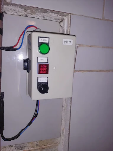 Painel de comando com medidor